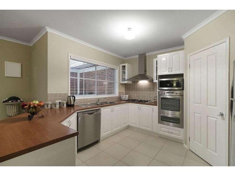 6 Oxford Court, Narre Warren South VIC 3805