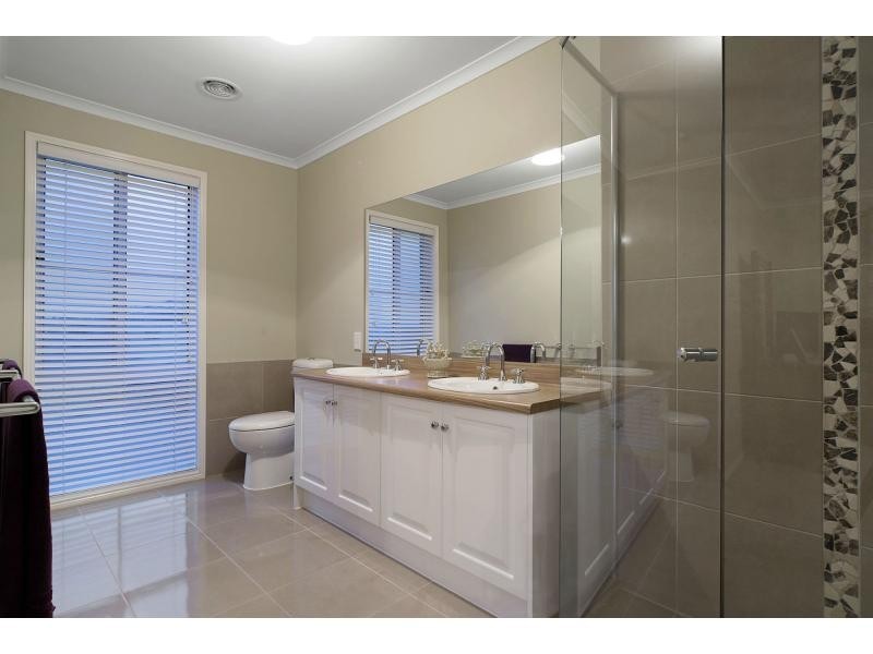 6 Oxford Court, Narre Warren South VIC 3805