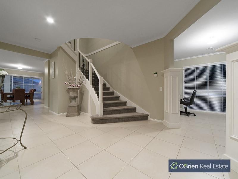 6 Oxford Court, Narre Warren South VIC 3805