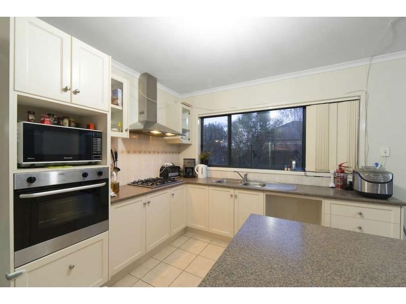 30 Chatswood Drive, Narre Warren South VIC 3805