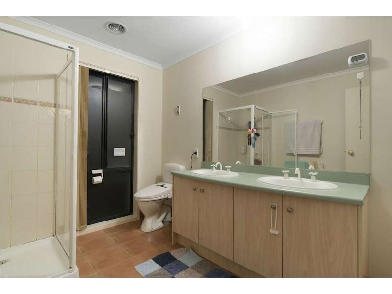 30 Chatswood Drive, Narre Warren South VIC 3805