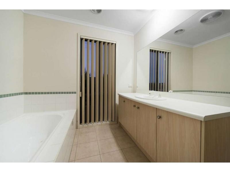 30 Chatswood Drive, Narre Warren South VIC 3805