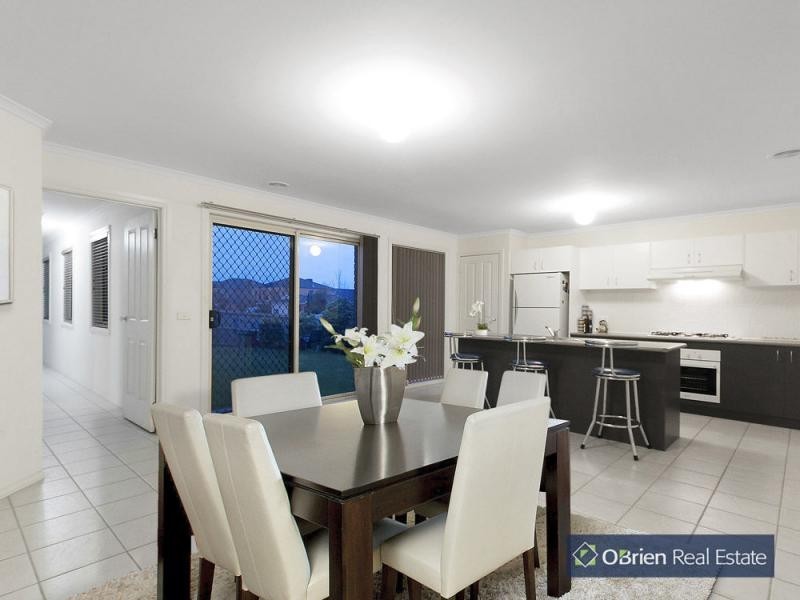 43 Honey Myrtle Way, Cranbourne VIC 3977