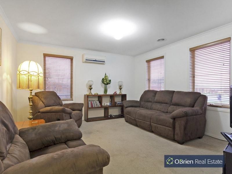 43 Honey Myrtle Way, Cranbourne VIC 3977