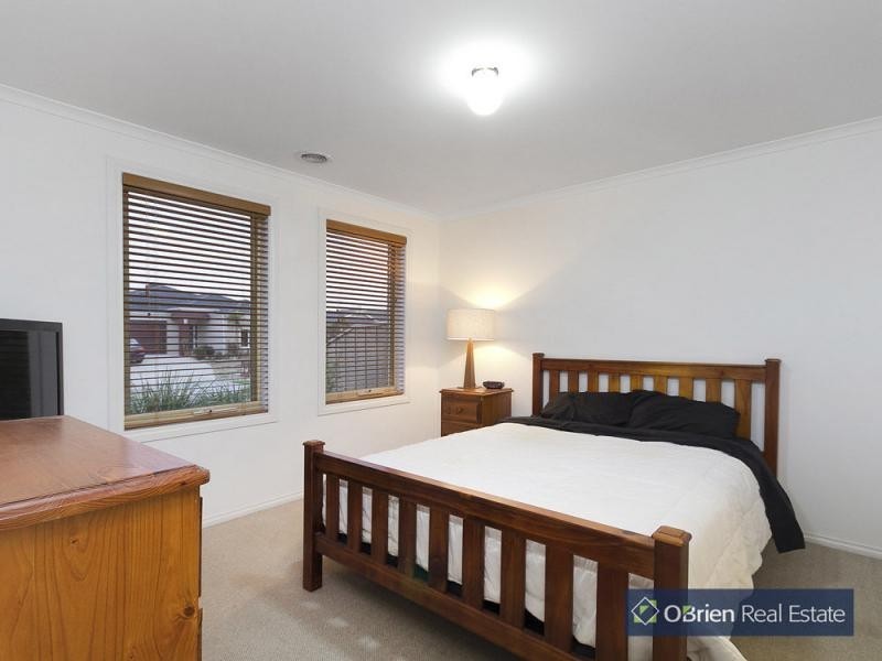 43 Honey Myrtle Way, Cranbourne VIC 3977