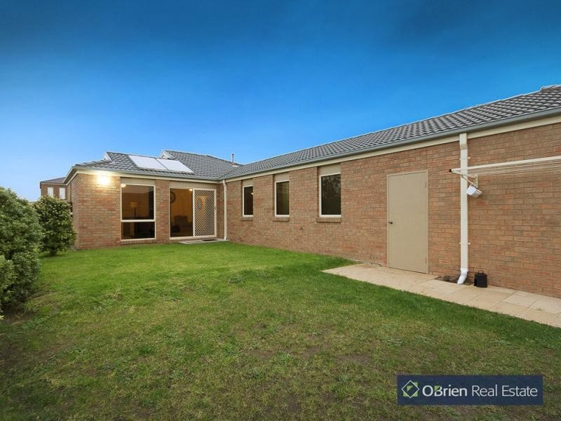 43 Honey Myrtle Way, Cranbourne VIC 3977