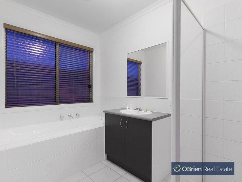 43 Honey Myrtle Way, Cranbourne VIC 3977