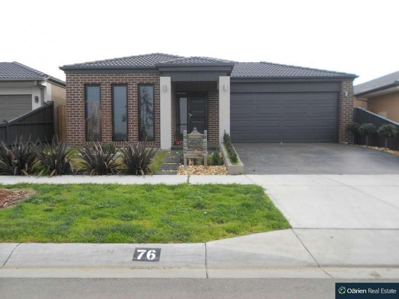 76 Glenelg Street, Clyde North VIC 3978