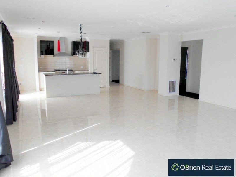 76 Glenelg Street, Clyde North VIC 3978