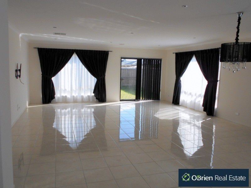 76 Glenelg Street, Clyde North VIC 3978