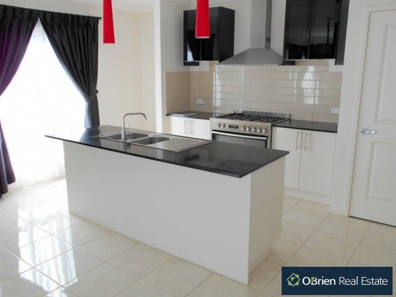 76 Glenelg Street, Clyde North VIC 3978