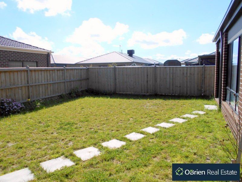 76 Glenelg Street, Clyde North VIC 3978