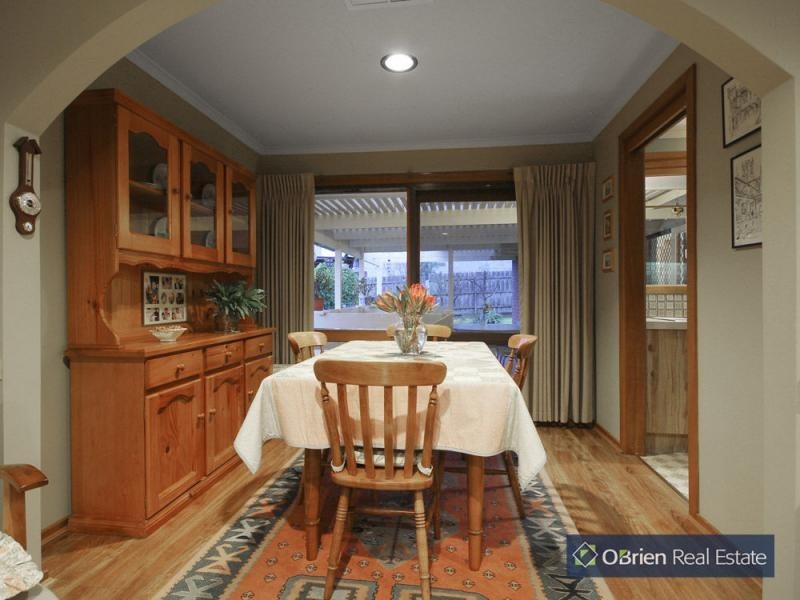 6 Satterley Close, Endeavour Hills VIC 3802