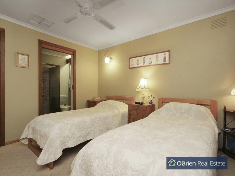 6 Satterley Close, Endeavour Hills VIC 3802