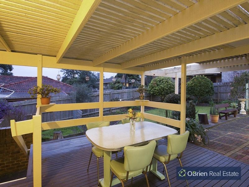 6 Satterley Close, Endeavour Hills VIC 3802