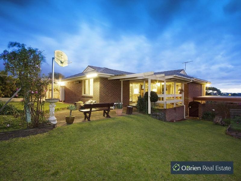 6 Satterley Close, Endeavour Hills VIC 3802
