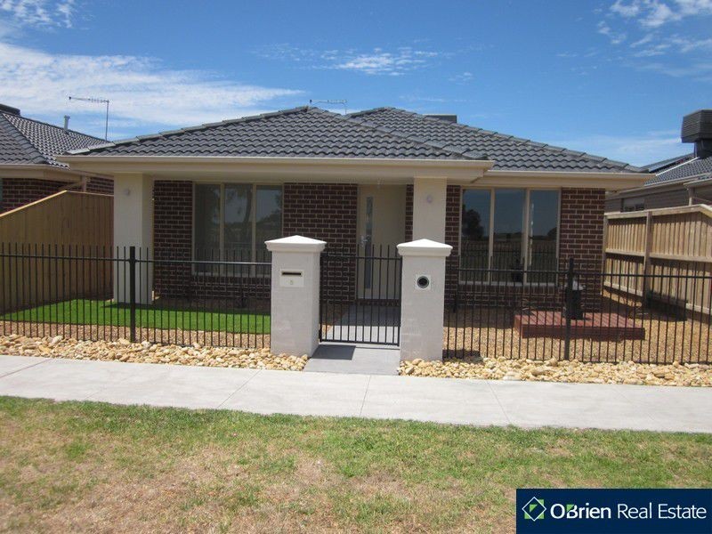 5 Fantail Lane, Pakenham VIC 3810