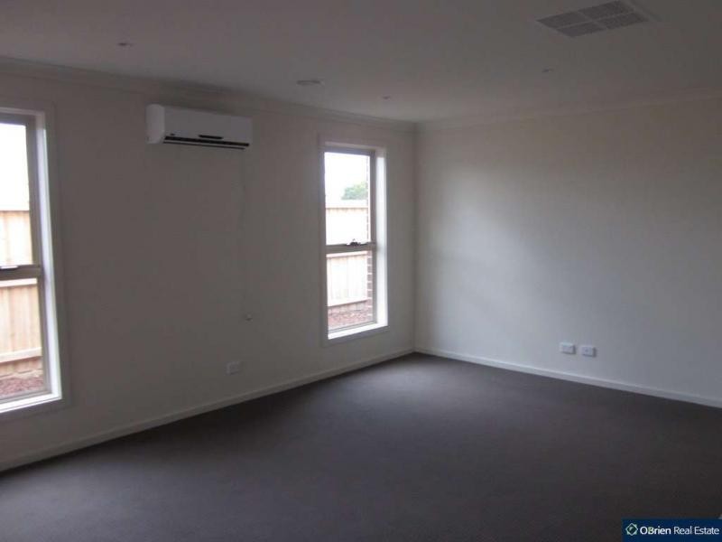 5 Fantail Lane, Pakenham VIC 3810