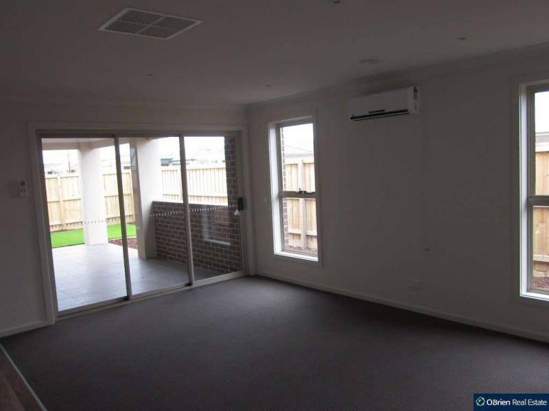 5 Fantail Lane, Pakenham VIC 3810