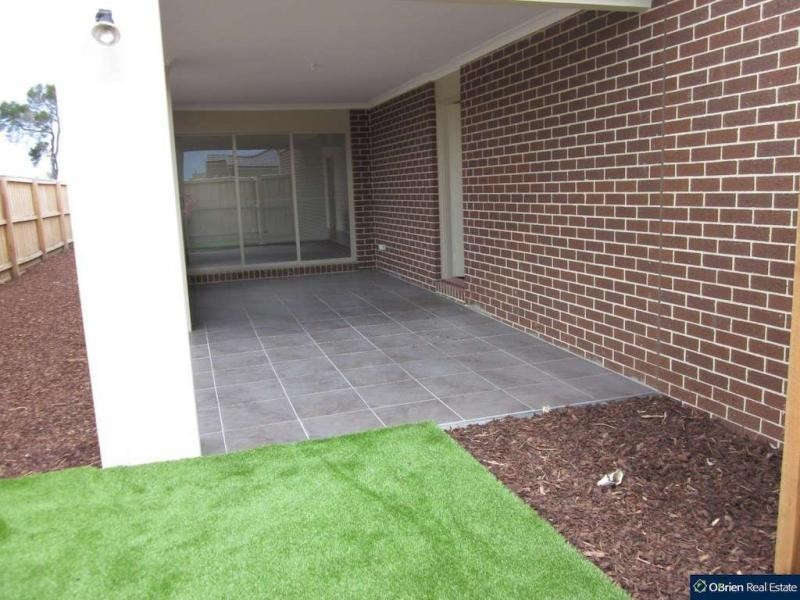 5 Fantail Lane, Pakenham VIC 3810