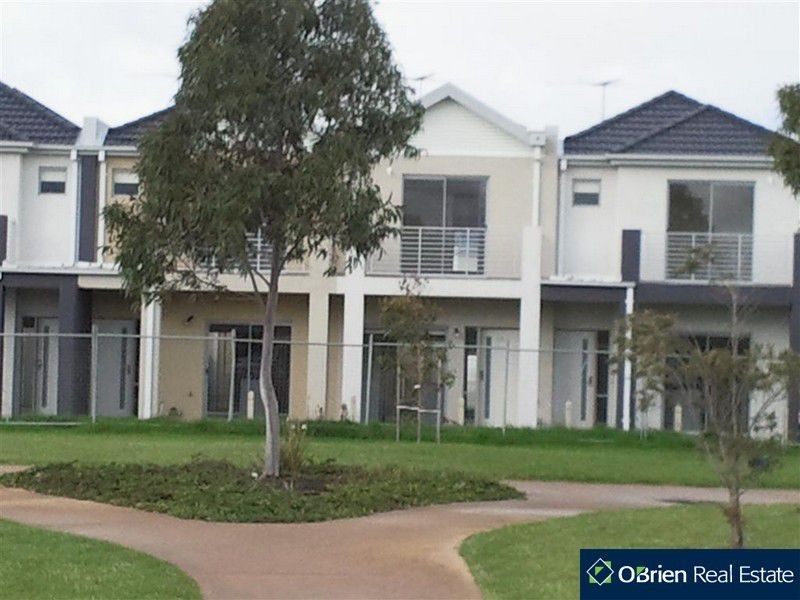 14/11 Howqua Place, Pakenham VIC 3810