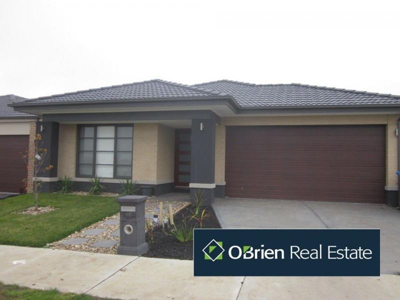 71 Wheelers Park Drive, Cranbourne North VIC 3977