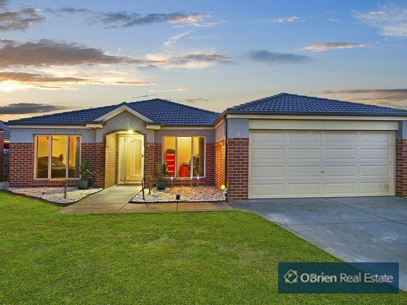 4 Amberley Drive, Pakenham VIC 3810