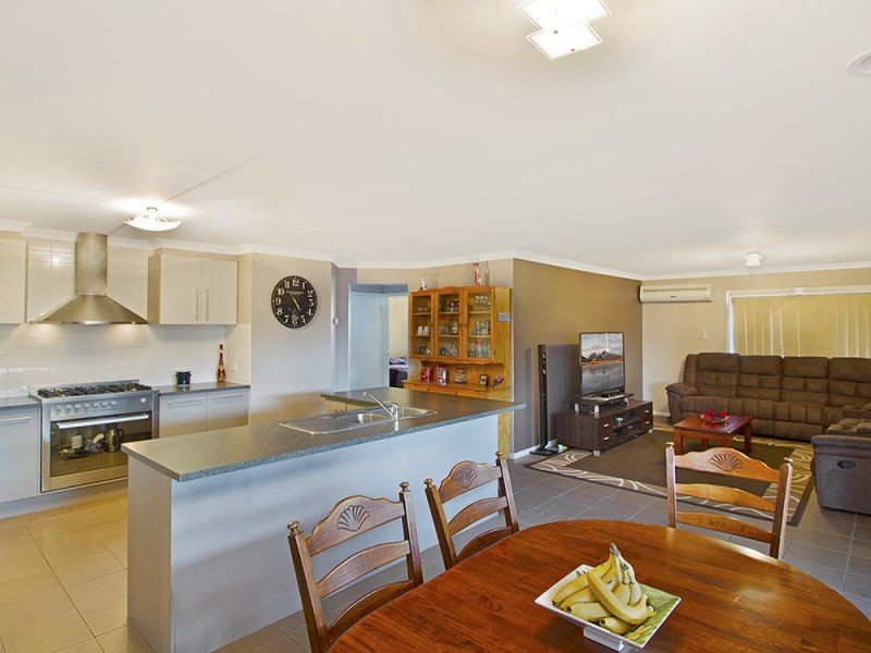 4 Amberley Drive, Pakenham VIC 3810