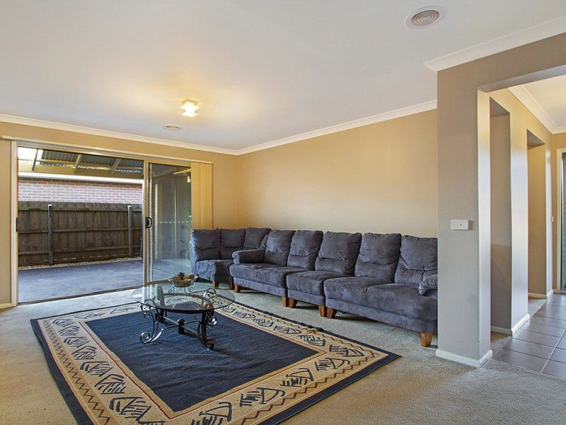 4 Amberley Drive, Pakenham VIC 3810