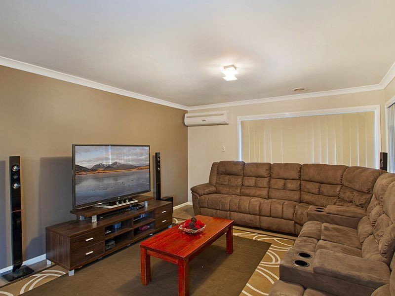 4 Amberley Drive, Pakenham VIC 3810