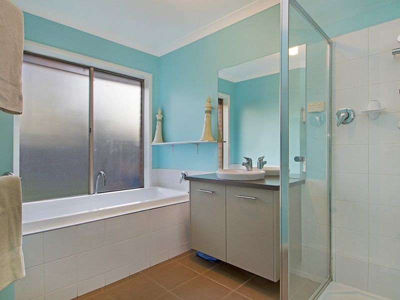 4 Amberley Drive, Pakenham VIC 3810