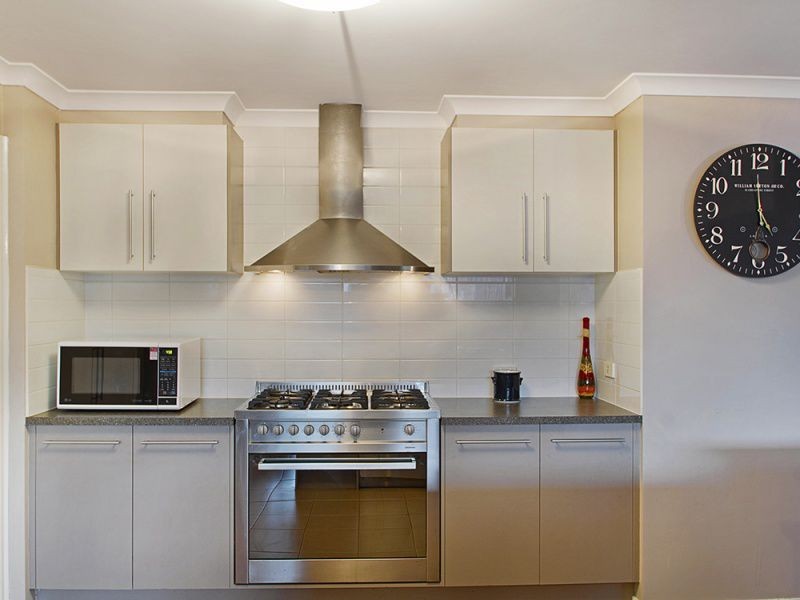 4 Amberley Drive, Pakenham VIC 3810