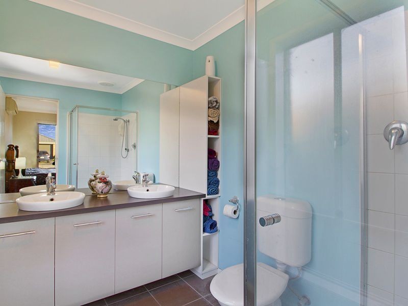 4 Amberley Drive, Pakenham VIC 3810