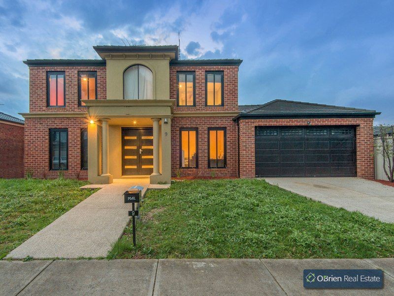 9 Barnby Grove, Cranbourne East VIC 3977