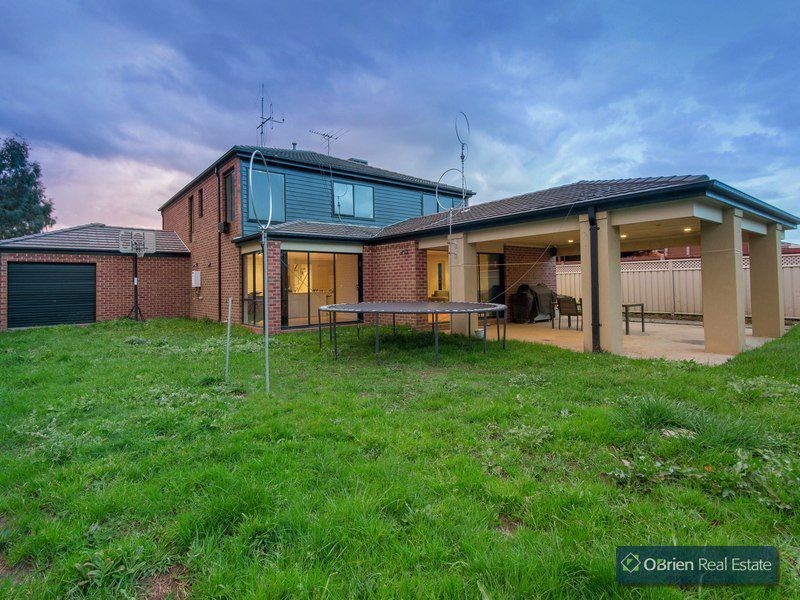 9 Barnby Grove, Cranbourne East VIC 3977