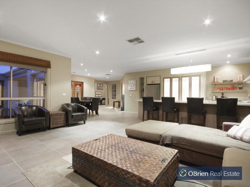 11 Ridgemont Drive, Berwick VIC 3806