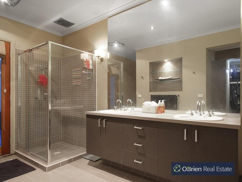 11 Ridgemont Drive, Berwick VIC 3806