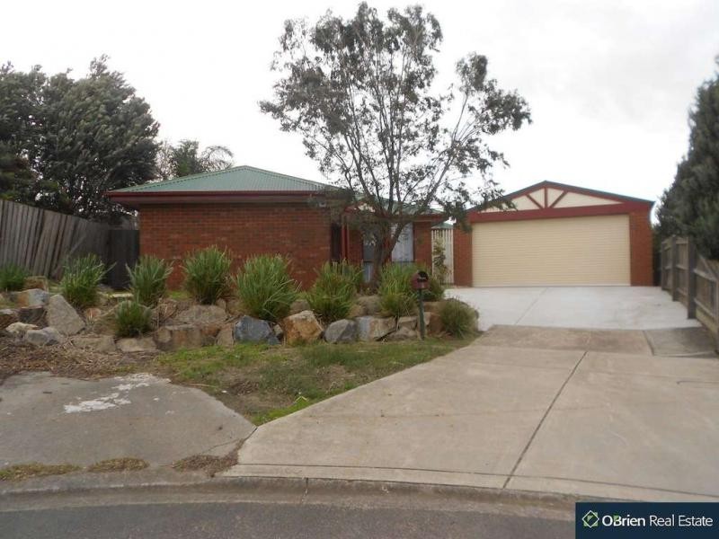 9 Harmon Close, Berwick VIC 3806