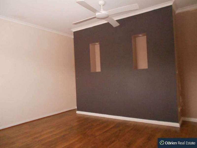 9 Harmon Close, Berwick VIC 3806