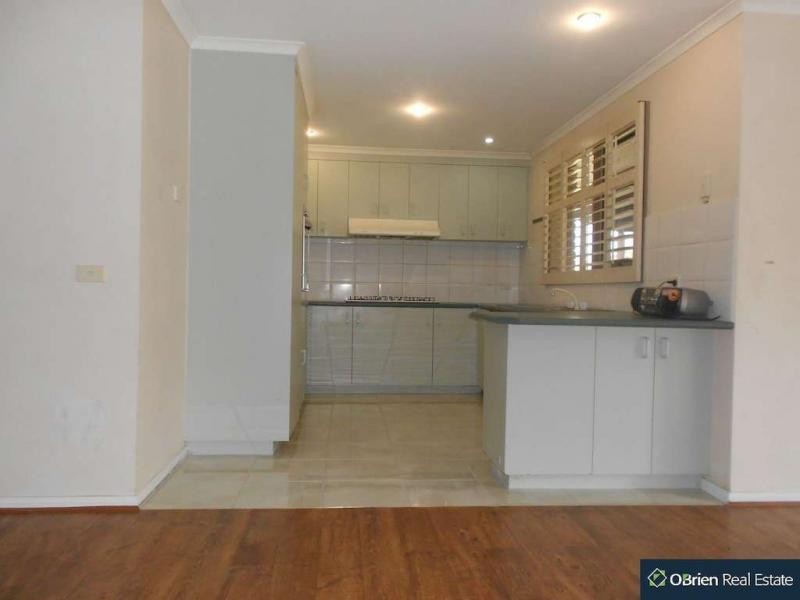 9 Harmon Close, Berwick VIC 3806