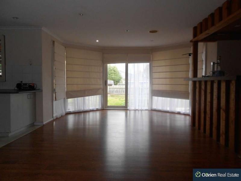 9 Harmon Close, Berwick VIC 3806