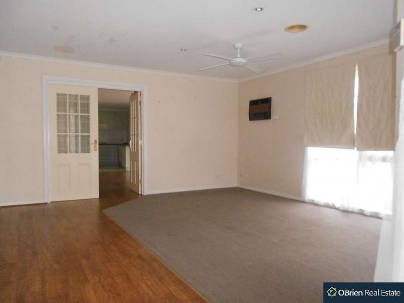 9 Harmon Close, Berwick VIC 3806