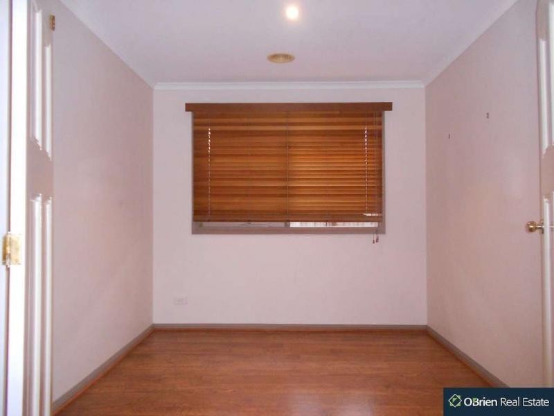 9 Harmon Close, Berwick VIC 3806