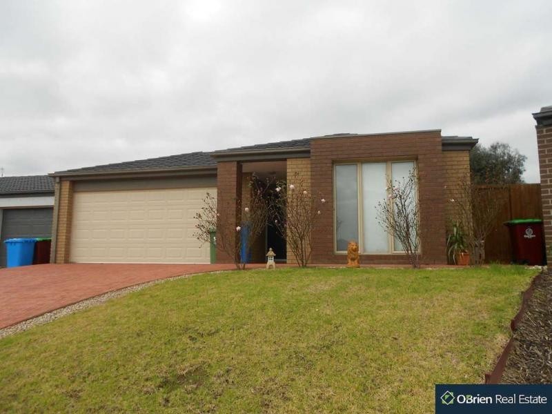 10 Sing Crescent, Berwick VIC 3806