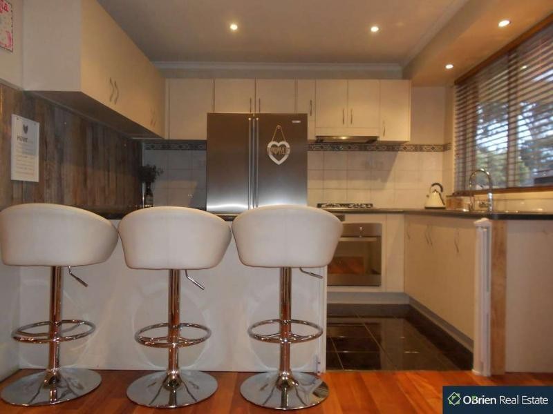 18 St James Court, Narre Warren South VIC 3805