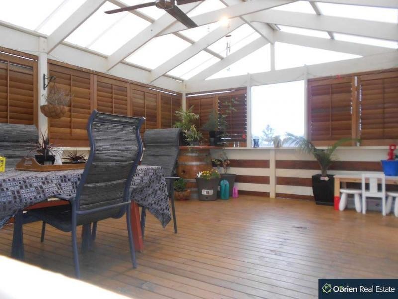 18 St James Court, Narre Warren South VIC 3805