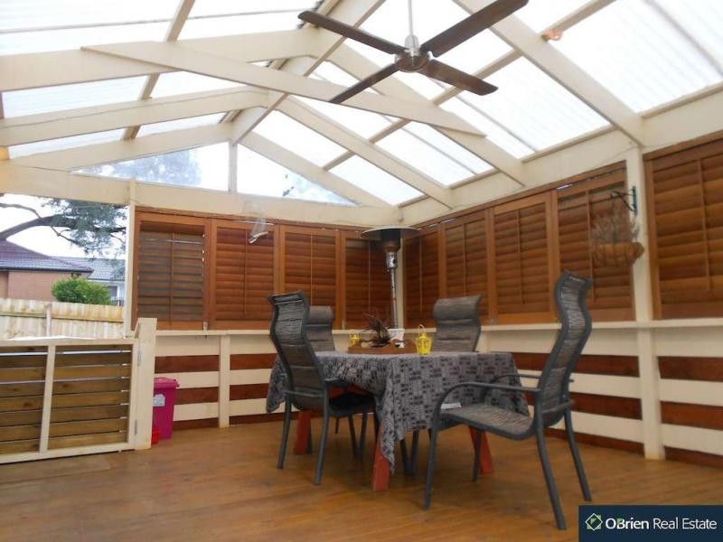 18 St James Court, Narre Warren South VIC 3805