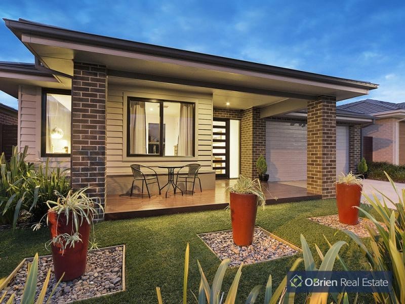 5 Holsteiner Terrace, Clyde North VIC 3978