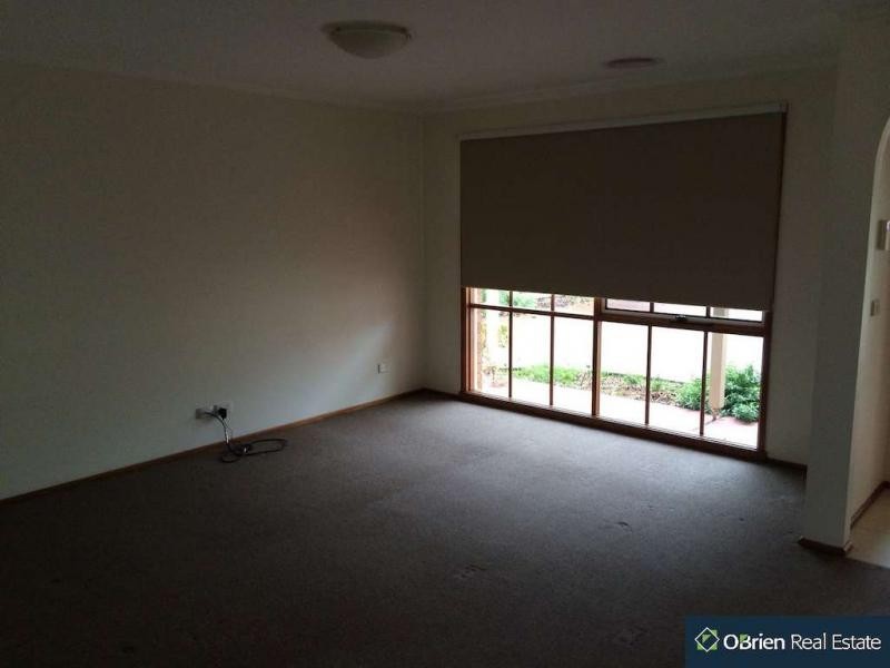 1 Bertrand Close, Berwick VIC 3806