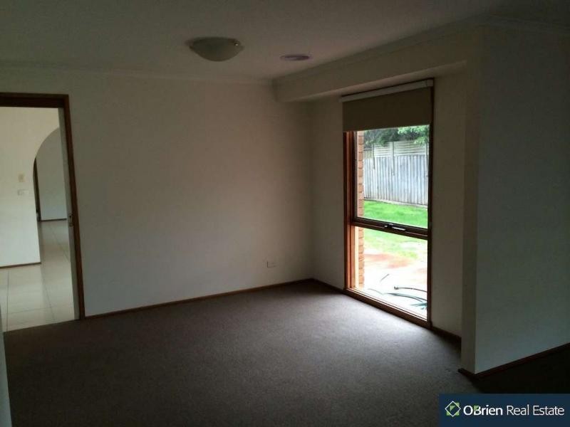 1 Bertrand Close, Berwick VIC 3806